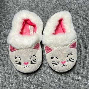 Kids kitten slippers size 5-6 worn once